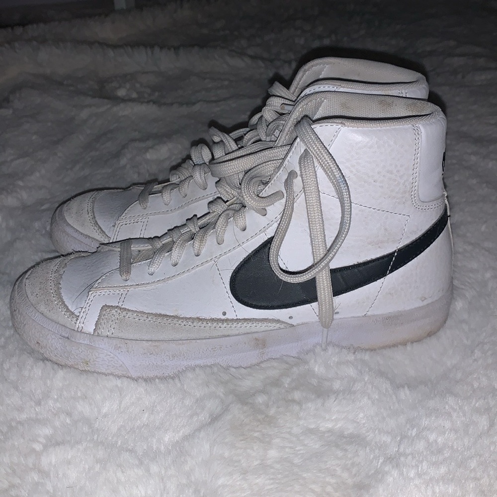 NIKE BLAZERS